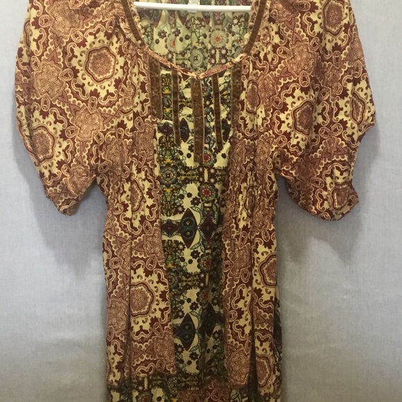 *3 for $20* Live and Let Live Boho Medallion Top - Picture 2 of 10